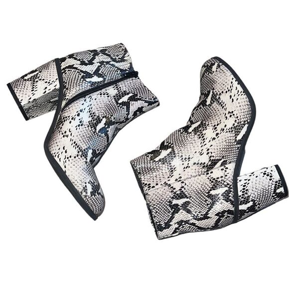 Seychelles Black and White Snakeskin Booties Size 7 1/2 - Picture 3 of 7